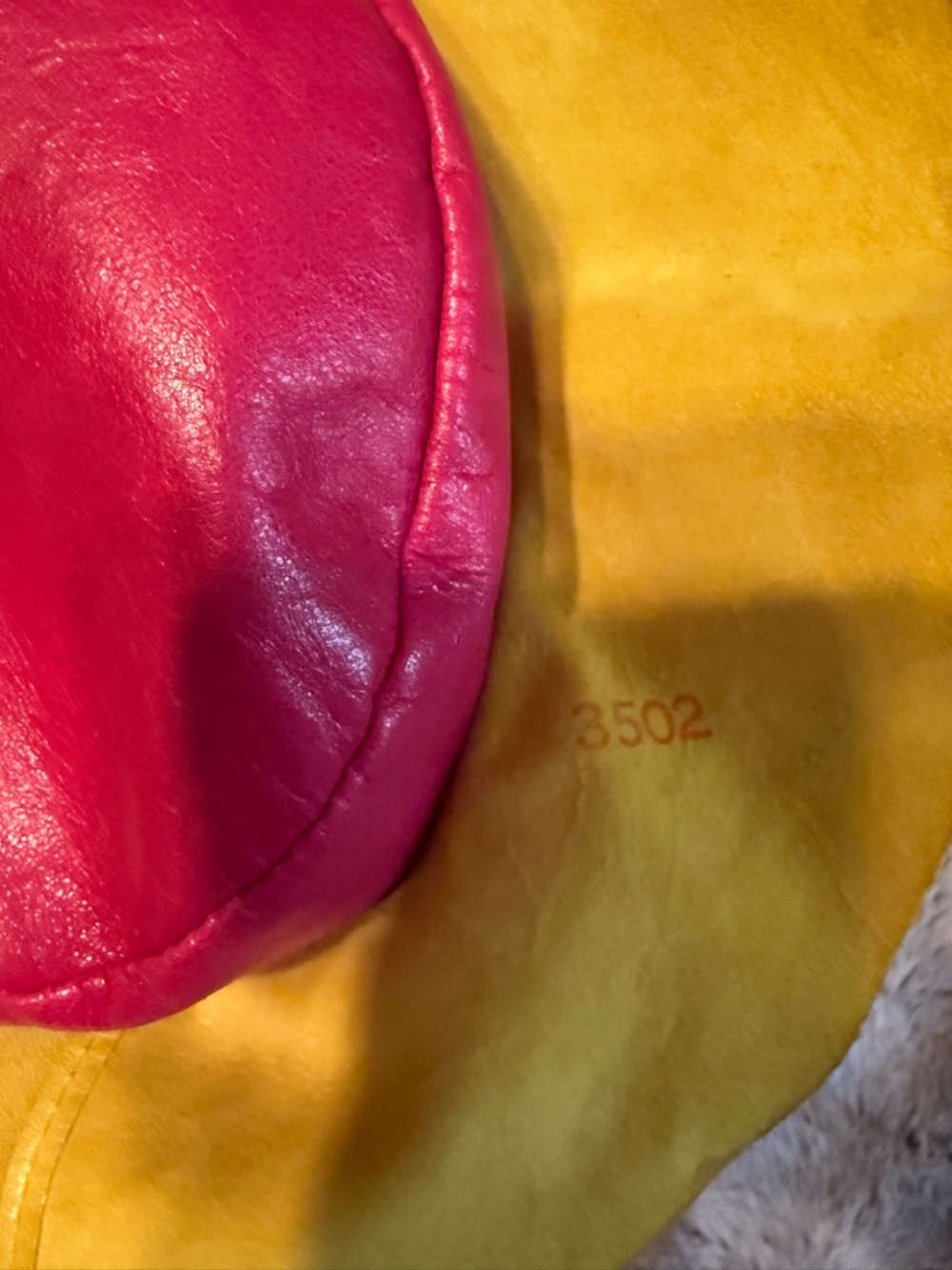 Moschino Vintage 2000 Yellow Ruffle Shoulder Bag with Pink Handle - Picture 3 of 5